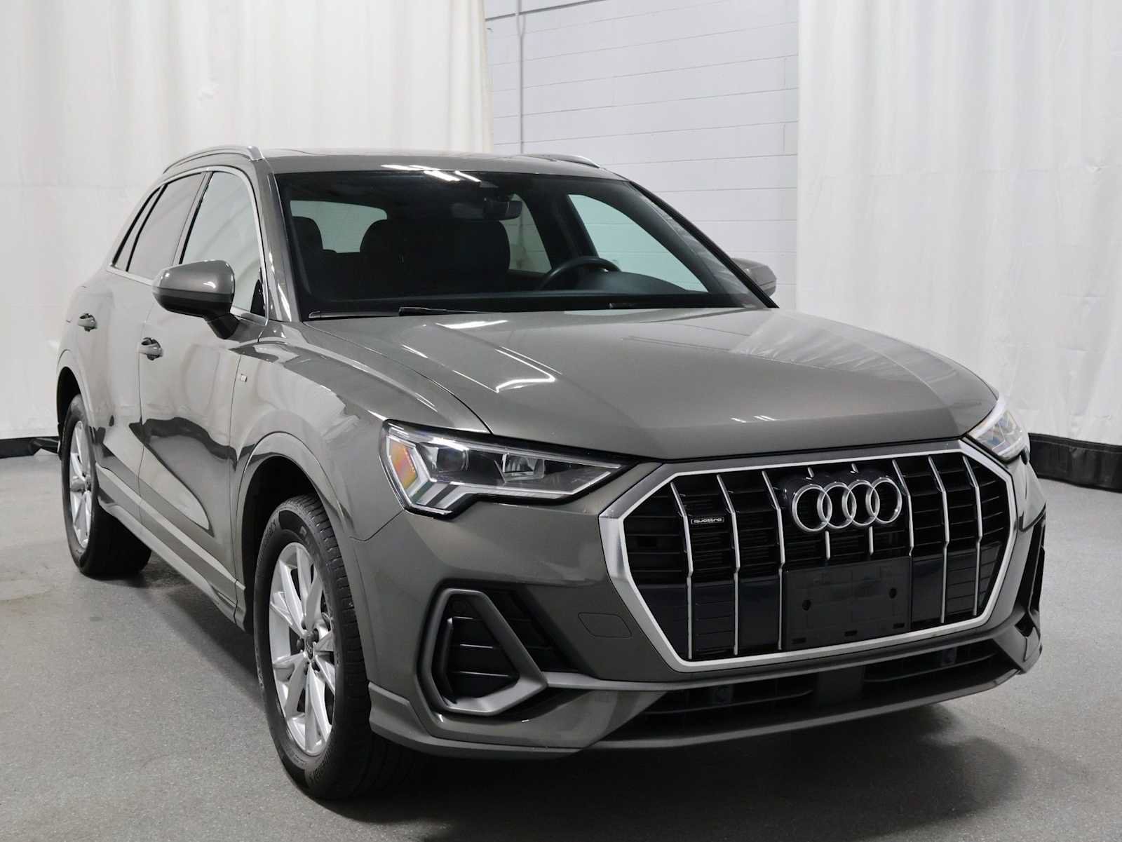 Used 2023 Audi Q3 2.0T Premium w/ Convenience Package AWD/4WD image 13