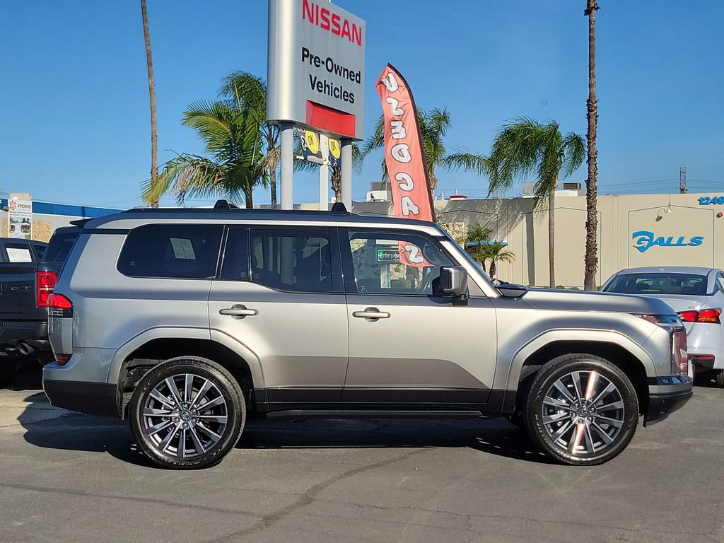 Used 2024 Lexus GX 550 w/ Accessory Package (31) image 34