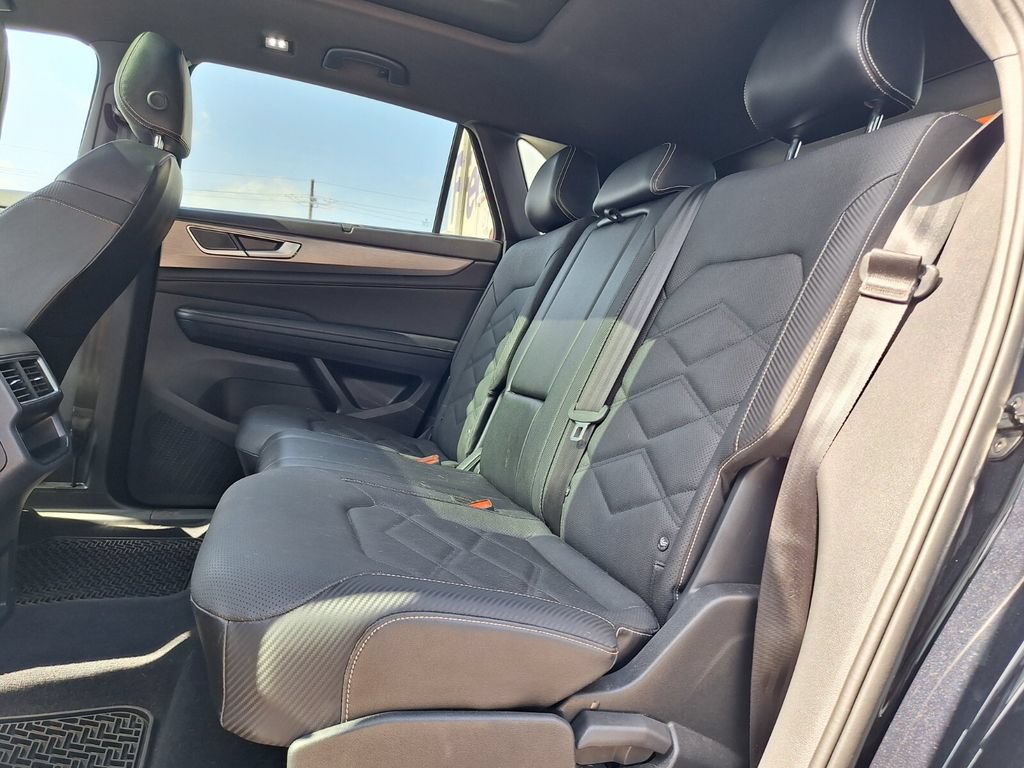 Used 2024 Volkswagen Atlas Cross Sport SE FWD image 22