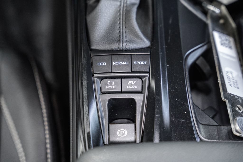 Used 2025 Toyota Camry SE FWD image 23