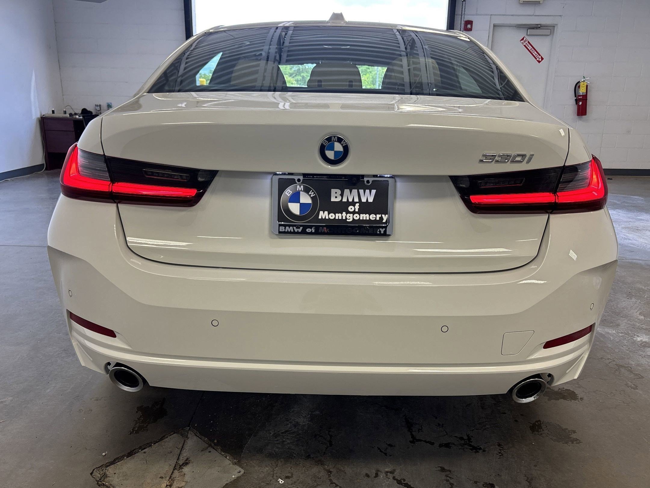 Used 2025 BMW 330i Sedan w/ Convenience Package image 6