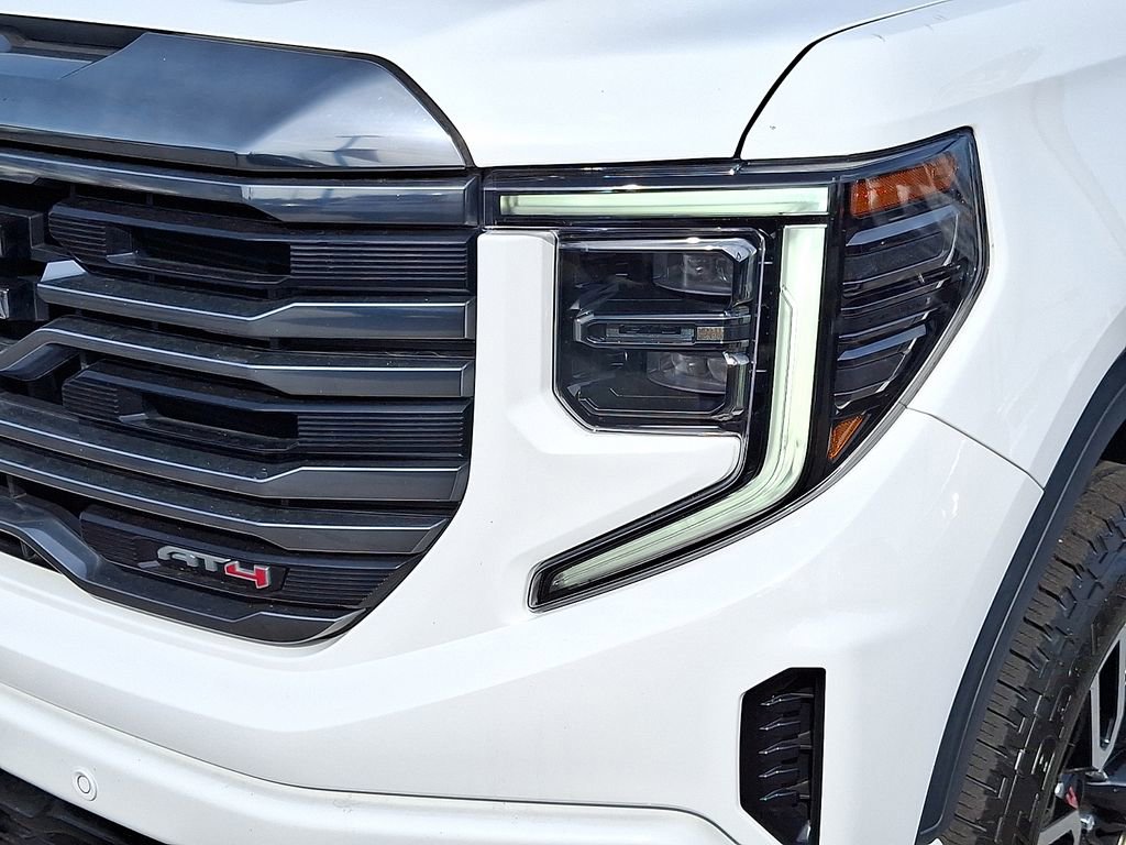 Used 2022 GMC Sierra 1500 AT4 w/ Technology Package image 9