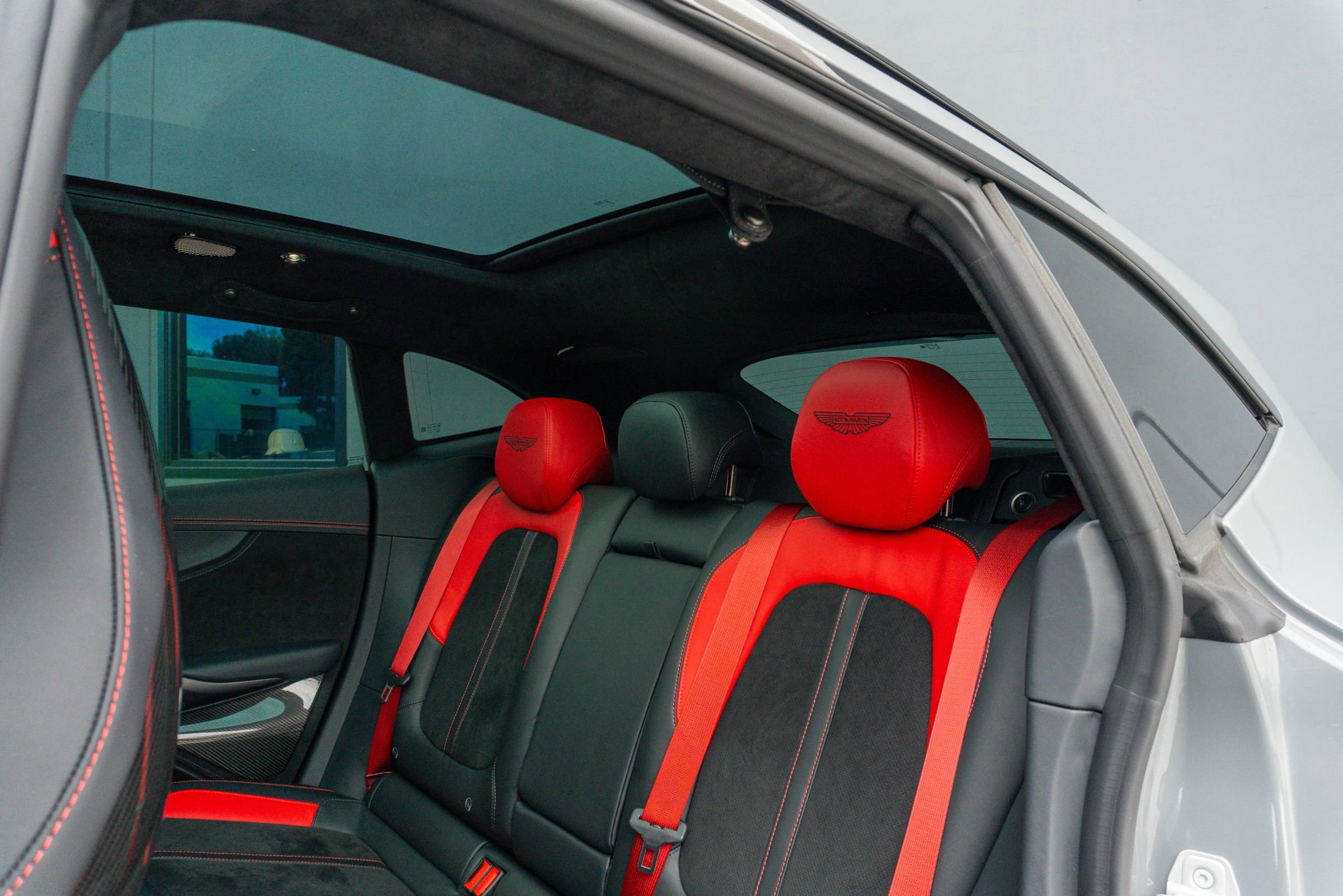 Used 2025 Aston Martin DBX 707 image 12