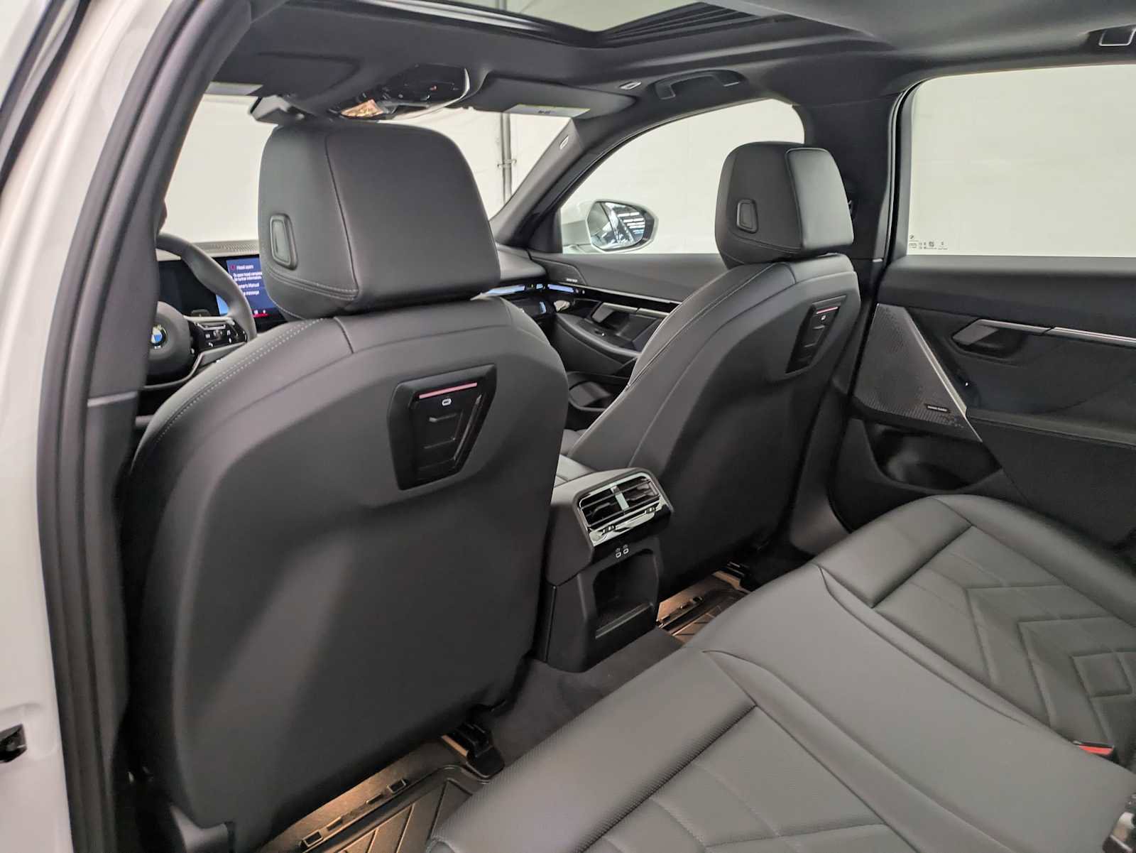 Used 2025 BMW 530i xDrive w/ Premium Package AWD/4WD image 19
