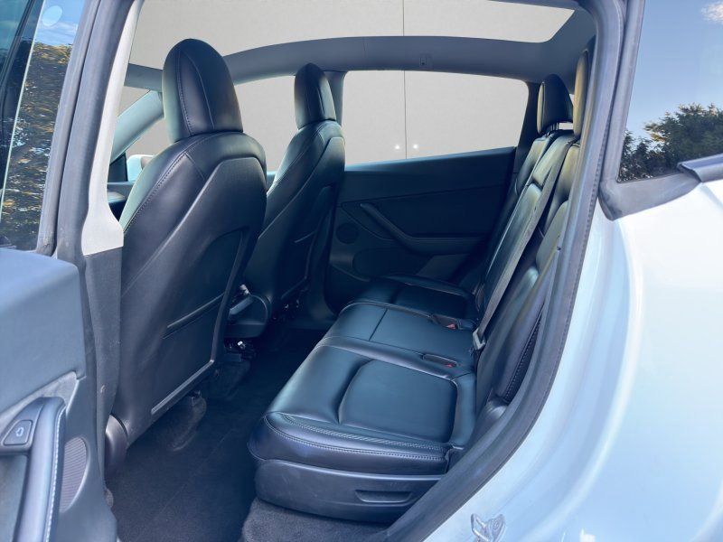 Used 2022 Tesla Model Y Long Range image 10