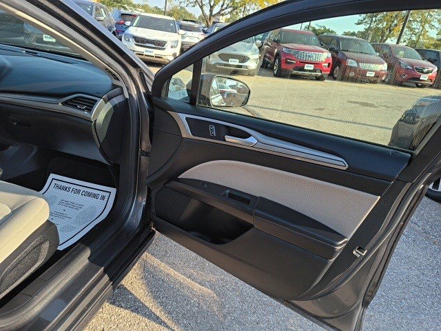 Used 2018 Ford Fusion S image 17