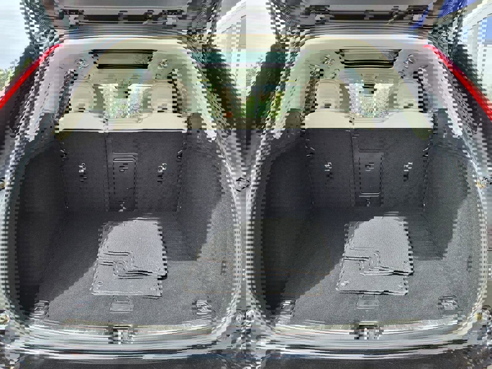 Certified 2023 Volvo XC60 B5 Plus image 24