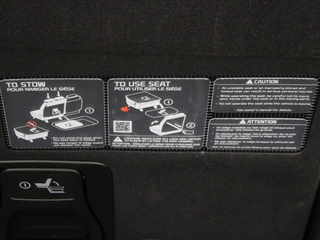 Used 2023 Kia Carnival EX FWD image 38
