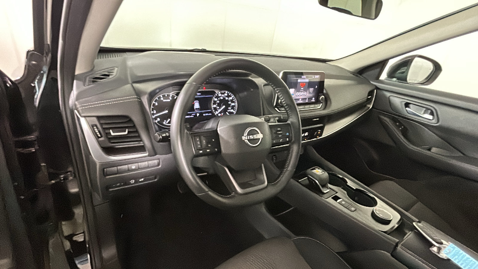 Used 2026 Nissan Rogue SV AWD/4WD image 16