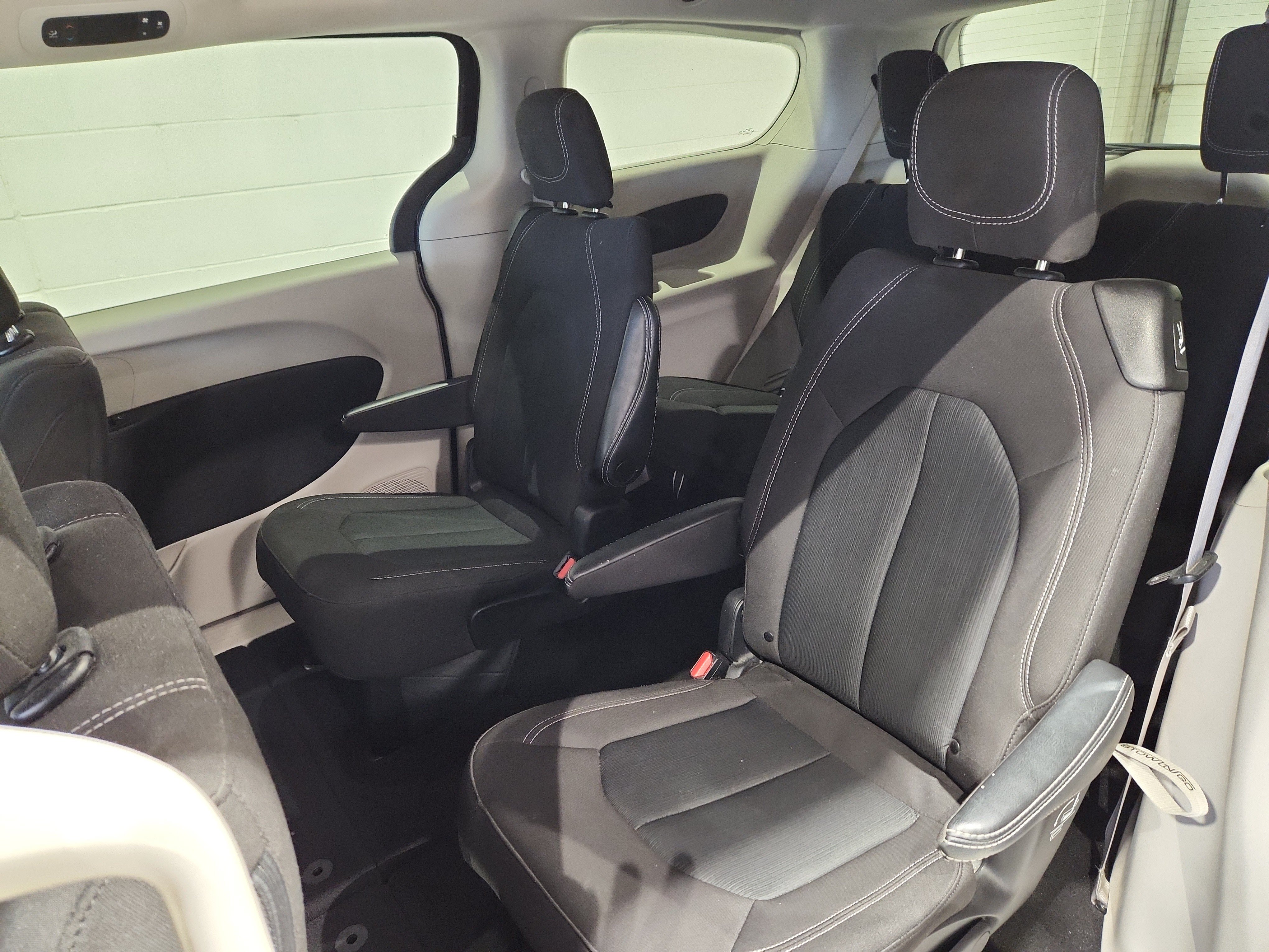 Used 2023 Chrysler Voyager LX FWD image 16