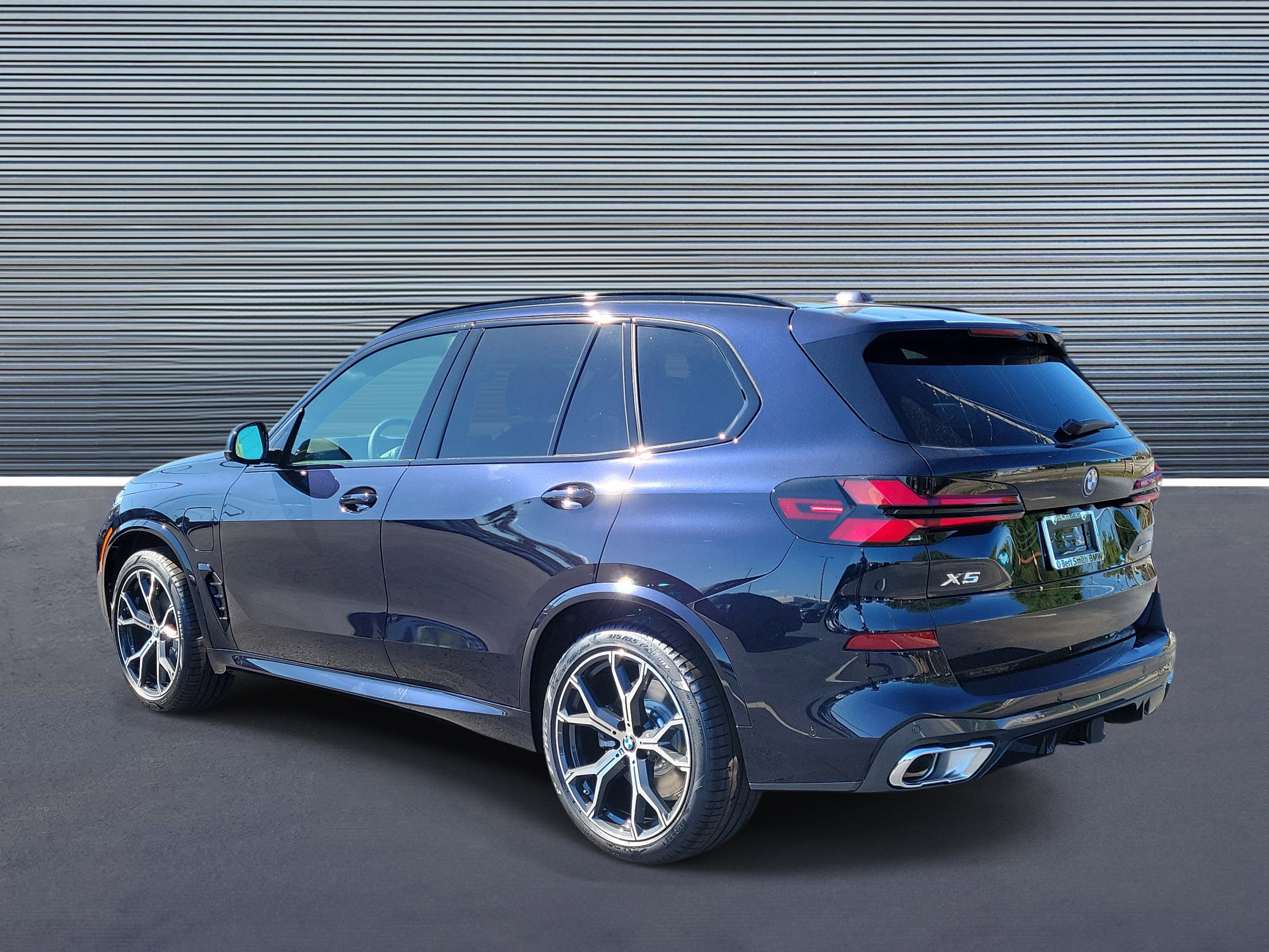 New 2026 BMW X5 xDrive50e w/ M Sport Package AWD/4WD image 4