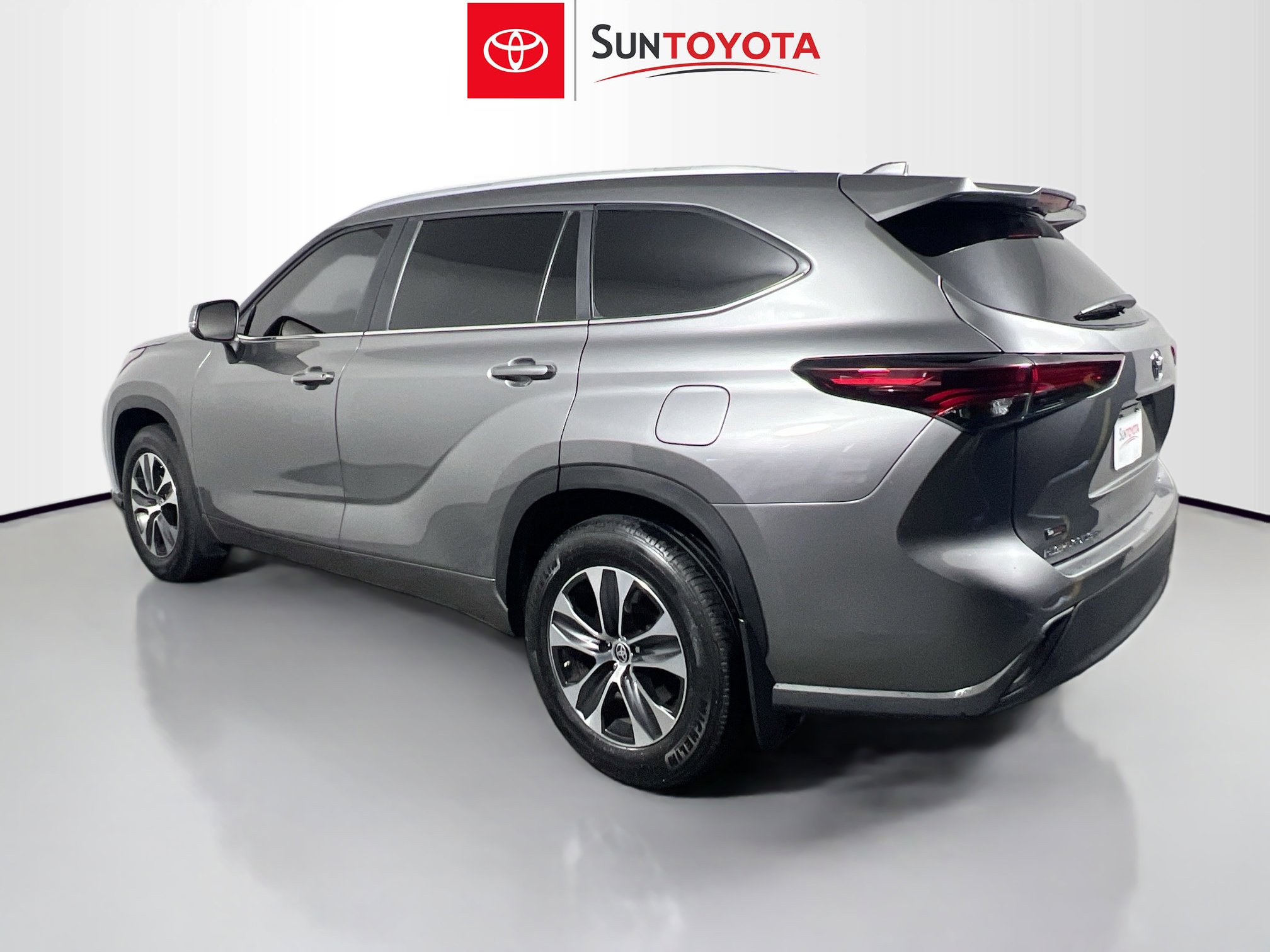 Used 2025 Toyota Highlander XLE image 6