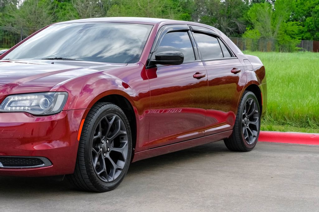 Used 2019 Chrysler 300 Touring w/ Sport Appearance Package image 8