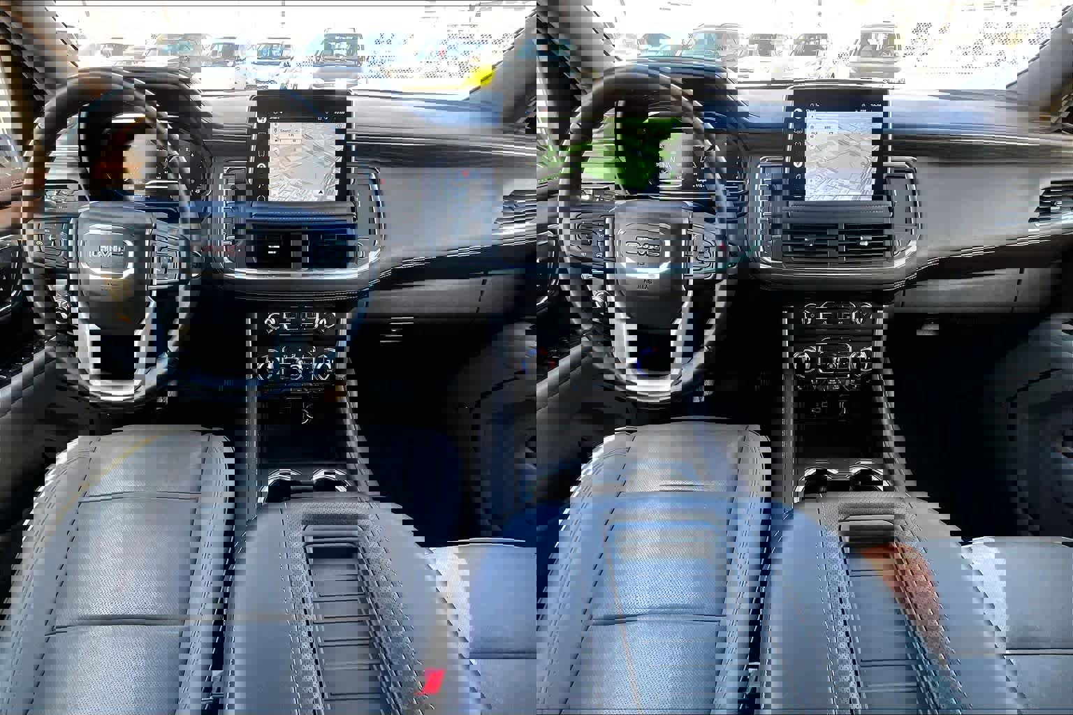 Used 2022 GMC Yukon SLT w/ SLT Premium Package image 16