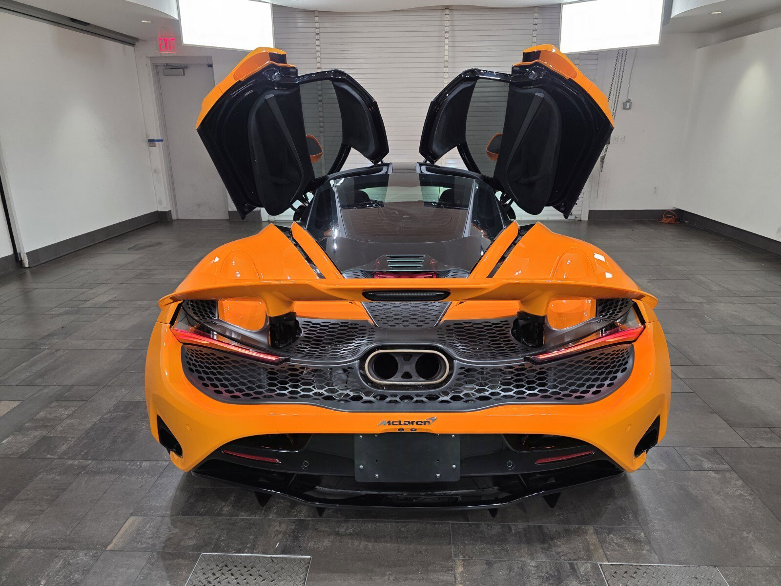 Used 2024 McLaren 750S image 24