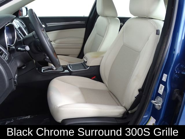 Used 2022 Chrysler 300 Touring w/ Sport Appearance Package image 8