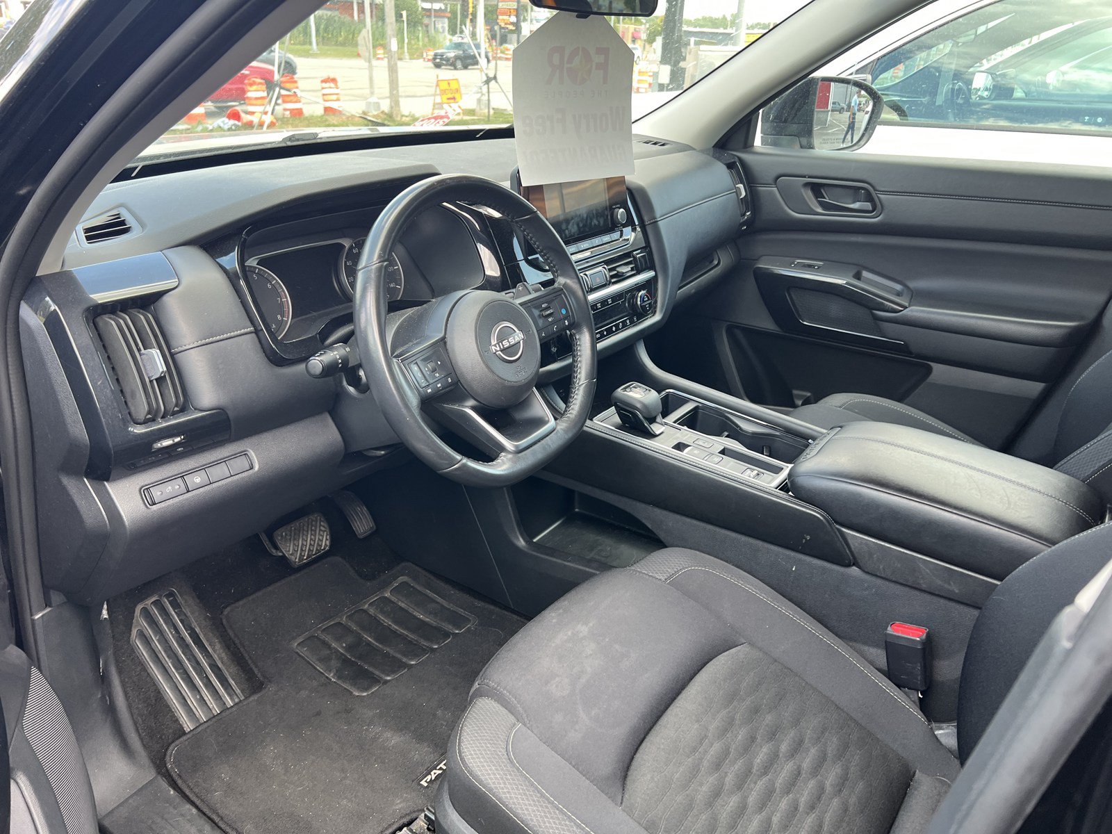 Used 2024 Nissan Pathfinder SV FWD image 10