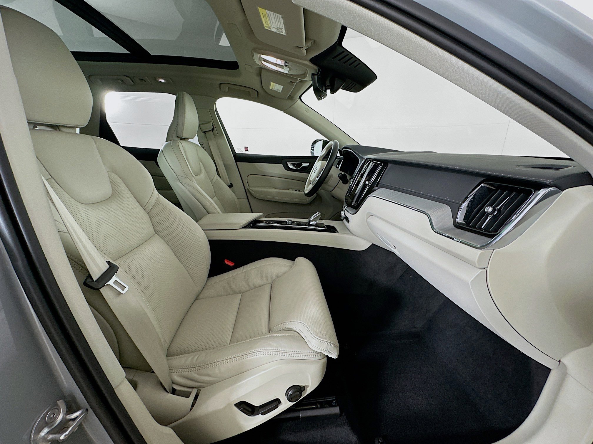 Used 2025 Volvo XC60 B5 Ultra w/ Protection Package Premier image 33