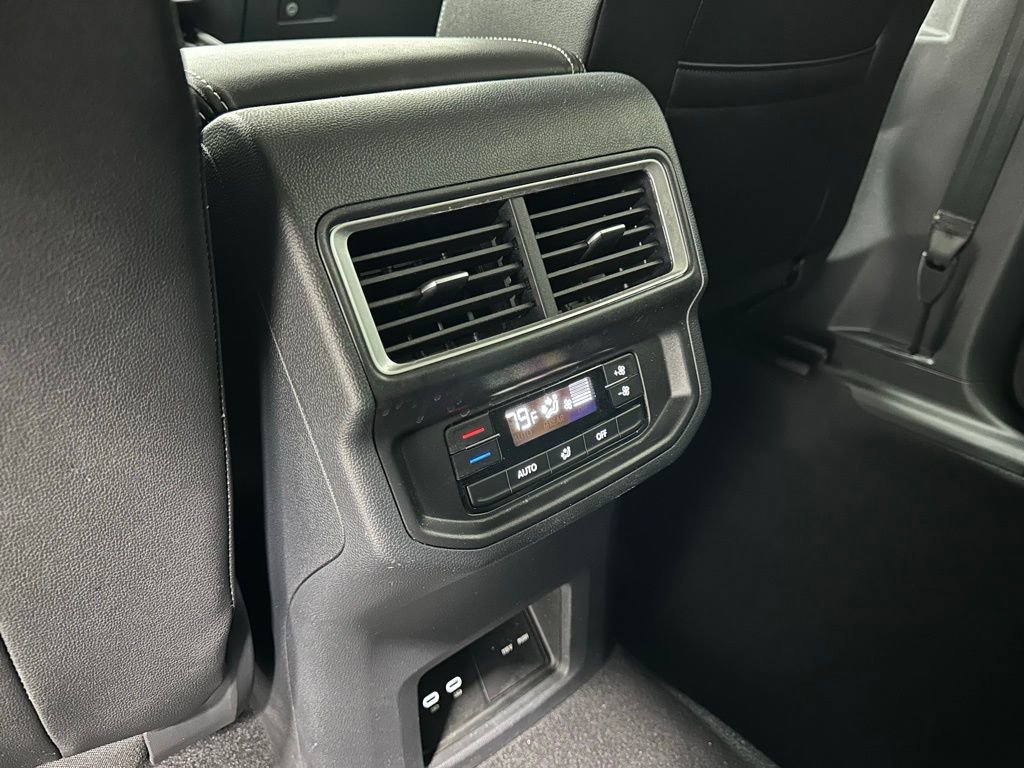 Used 2025 Volkswagen Atlas SE AWD/4WD image 48