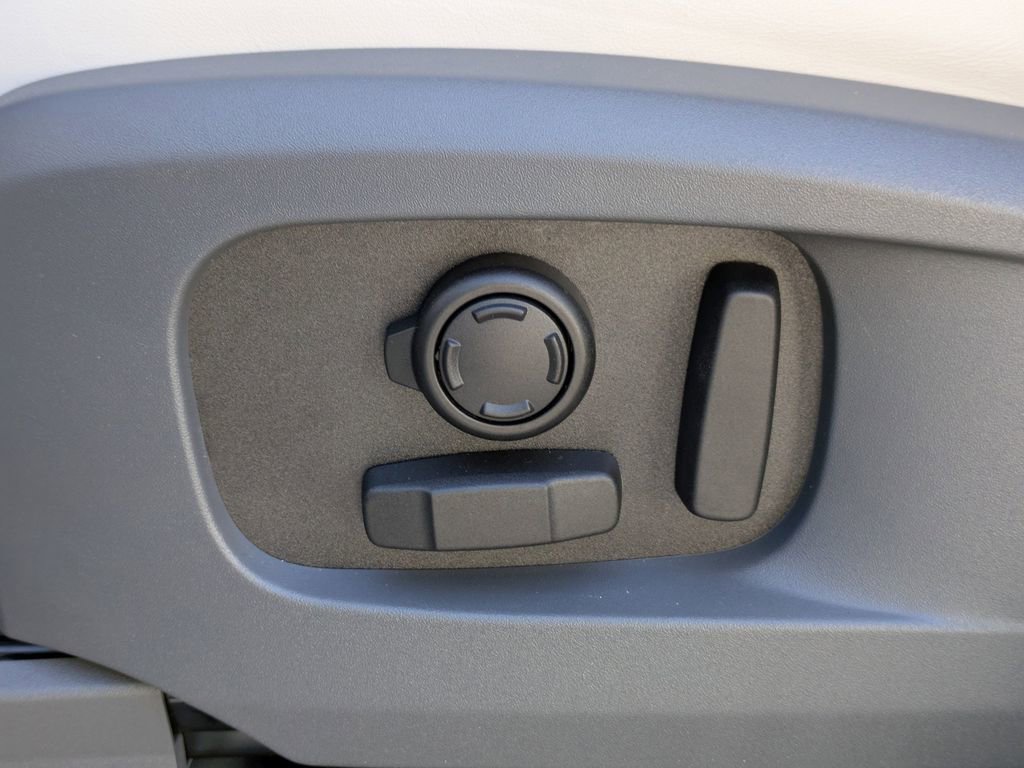 New 2026 Land Rover Defender 110 X-Dynamic SE image 20