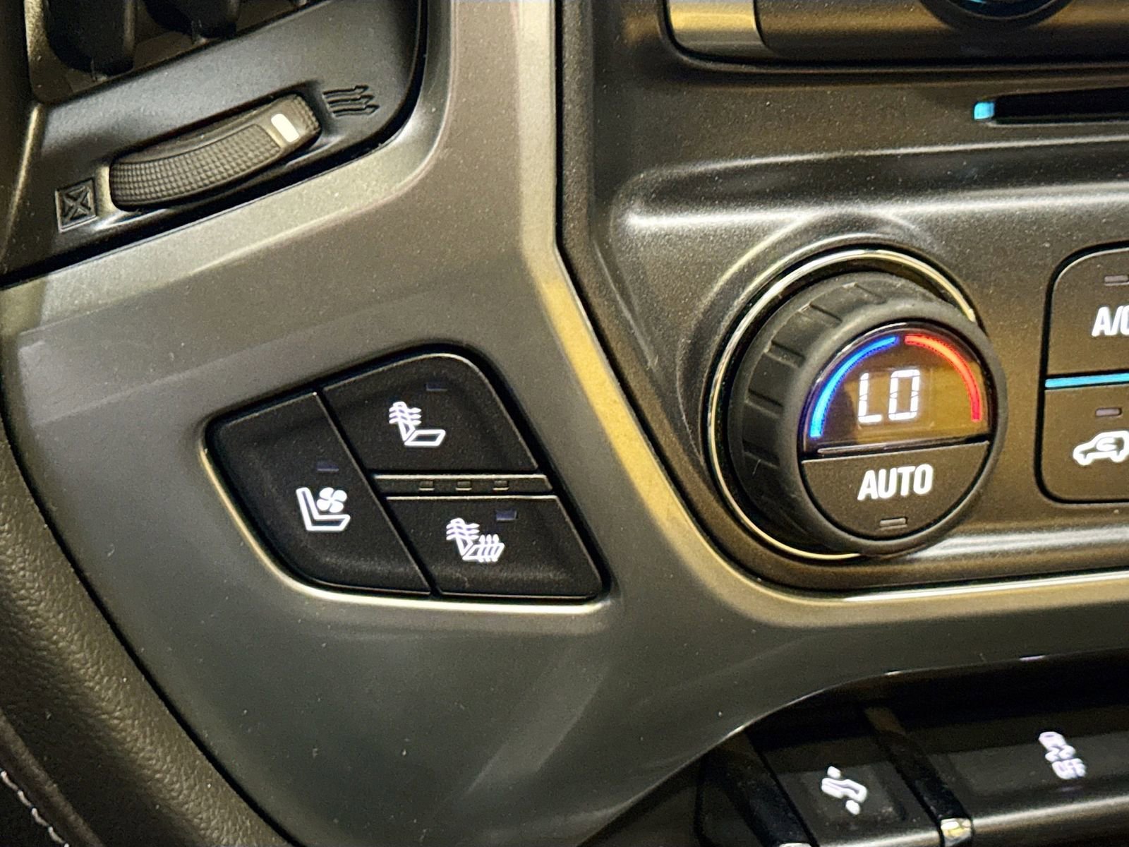 Used 2016 Chevrolet Silverado 1500 LTZ w/ LTZ Plus Package AWD/4WD image 24