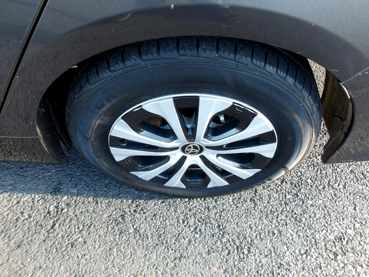 Used 2020 Toyota Prius Prime XLE image 26