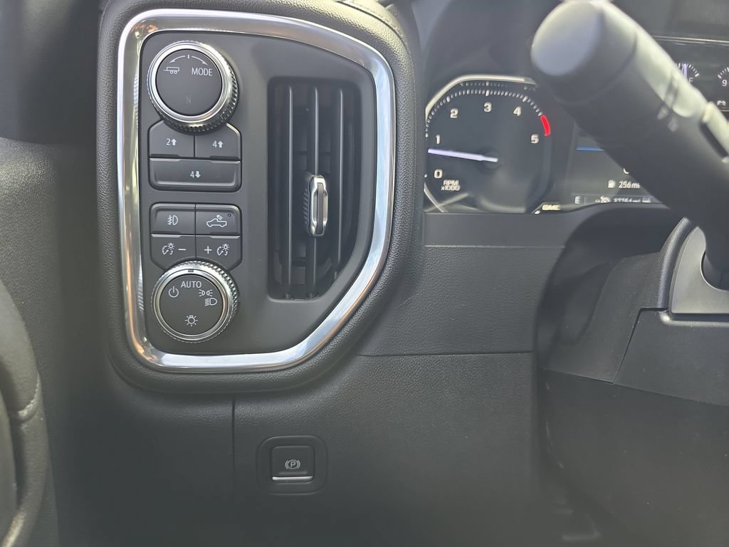 Used 2022 GMC Sierra 2500 SLE w/ SLE Value Package; AWD/4WD image 27