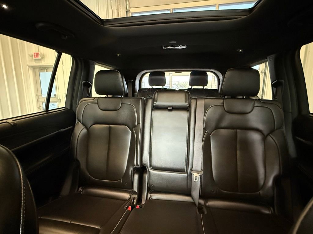 Used 2025 Jeep Grand Cherokee L Limited w/ Luxury Tech Group II image 19