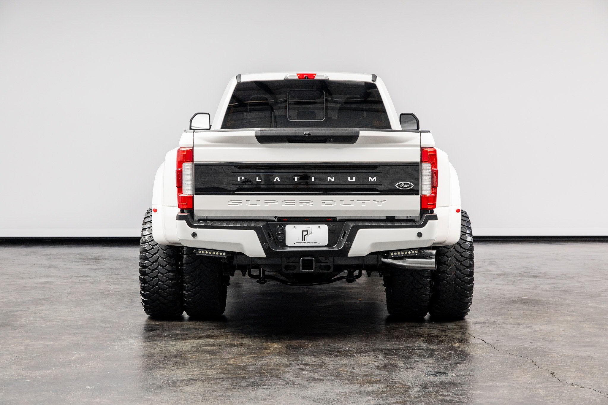 Used 2017 Ford F450 Platinum w/ Platinum Ultimate Package AWD/4WD image 17