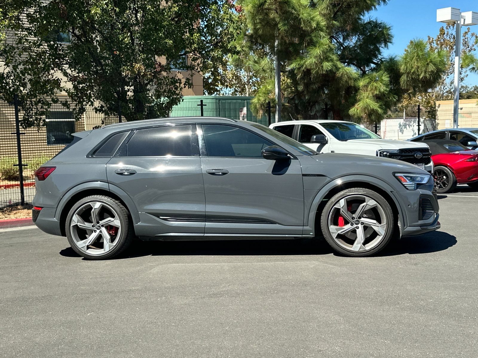 Used 2024 Audi SQ8 e-tron Premium Plus w/ Black Optic Package AWD/4WD image 7