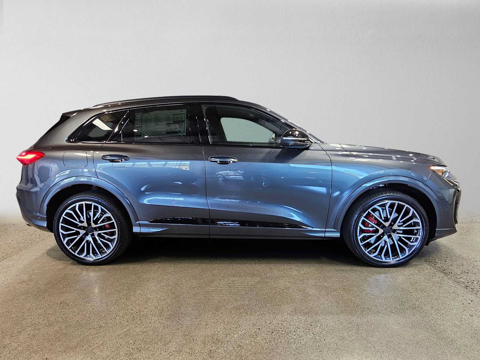 New 2026 Audi SQ5 Prestige AWD/4WD image 2