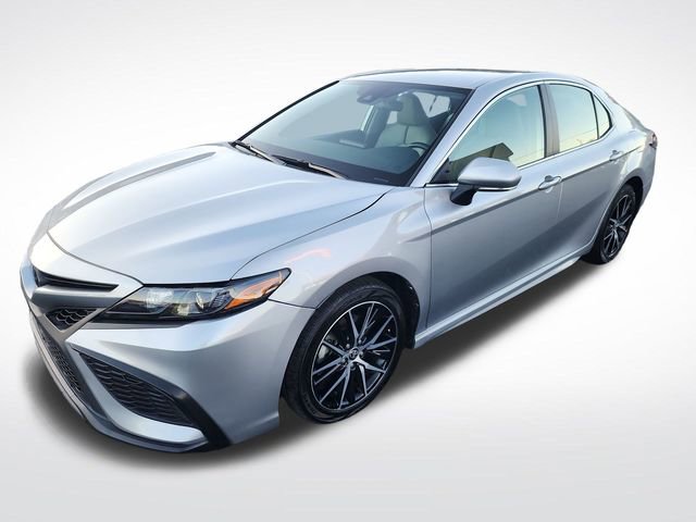 Used 2024 Toyota Camry SE image 1