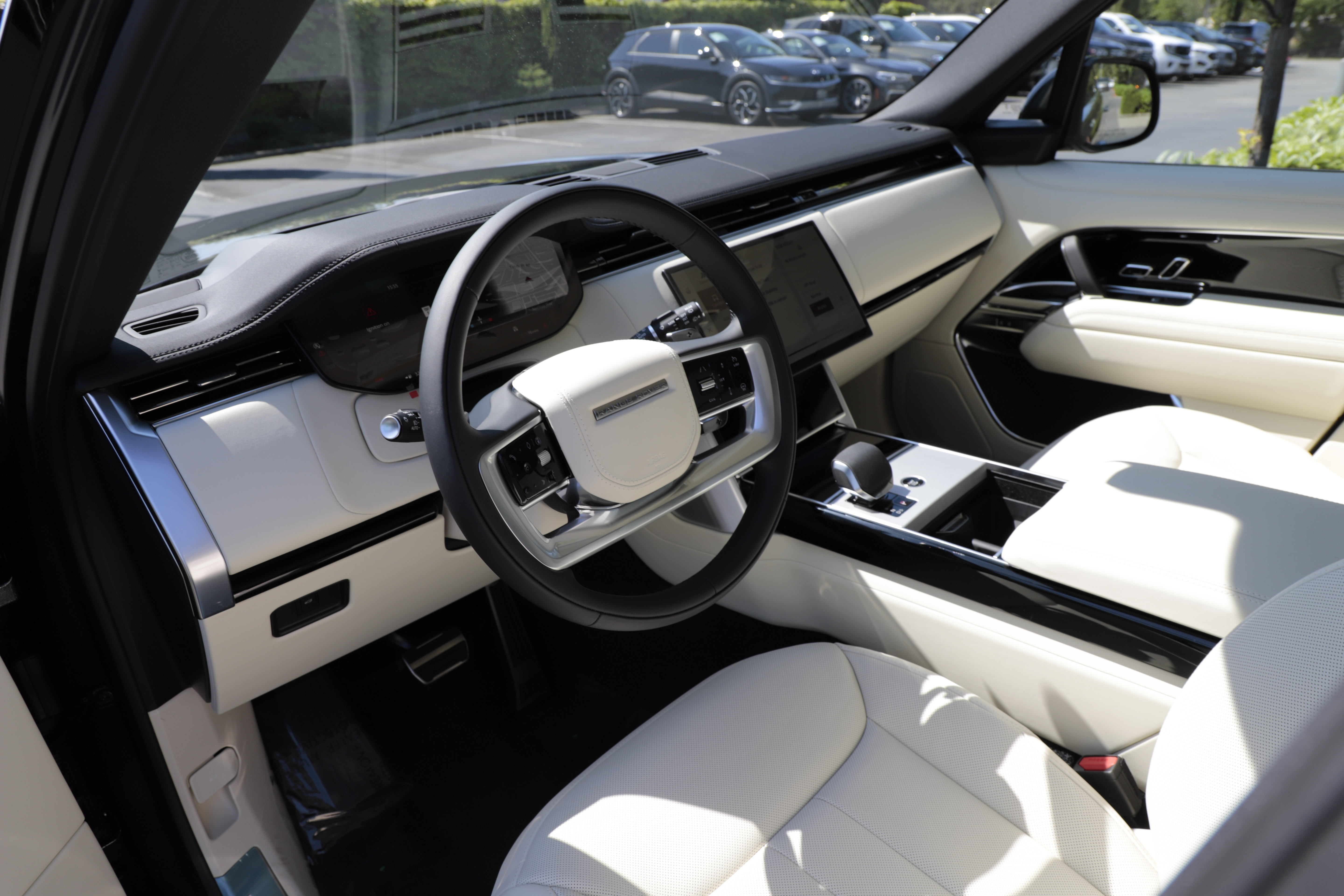New 2026 Land Rover Range Rover Long Wheelbase SE AWD/4WD image 20