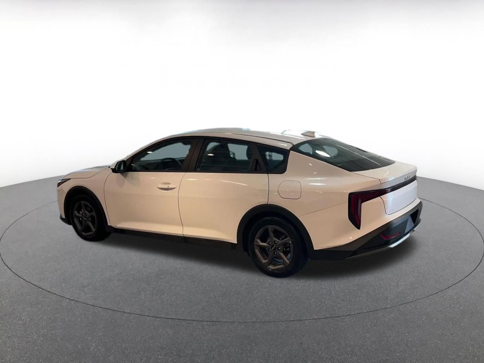 Used 2025 Kia K4 LXS image 10