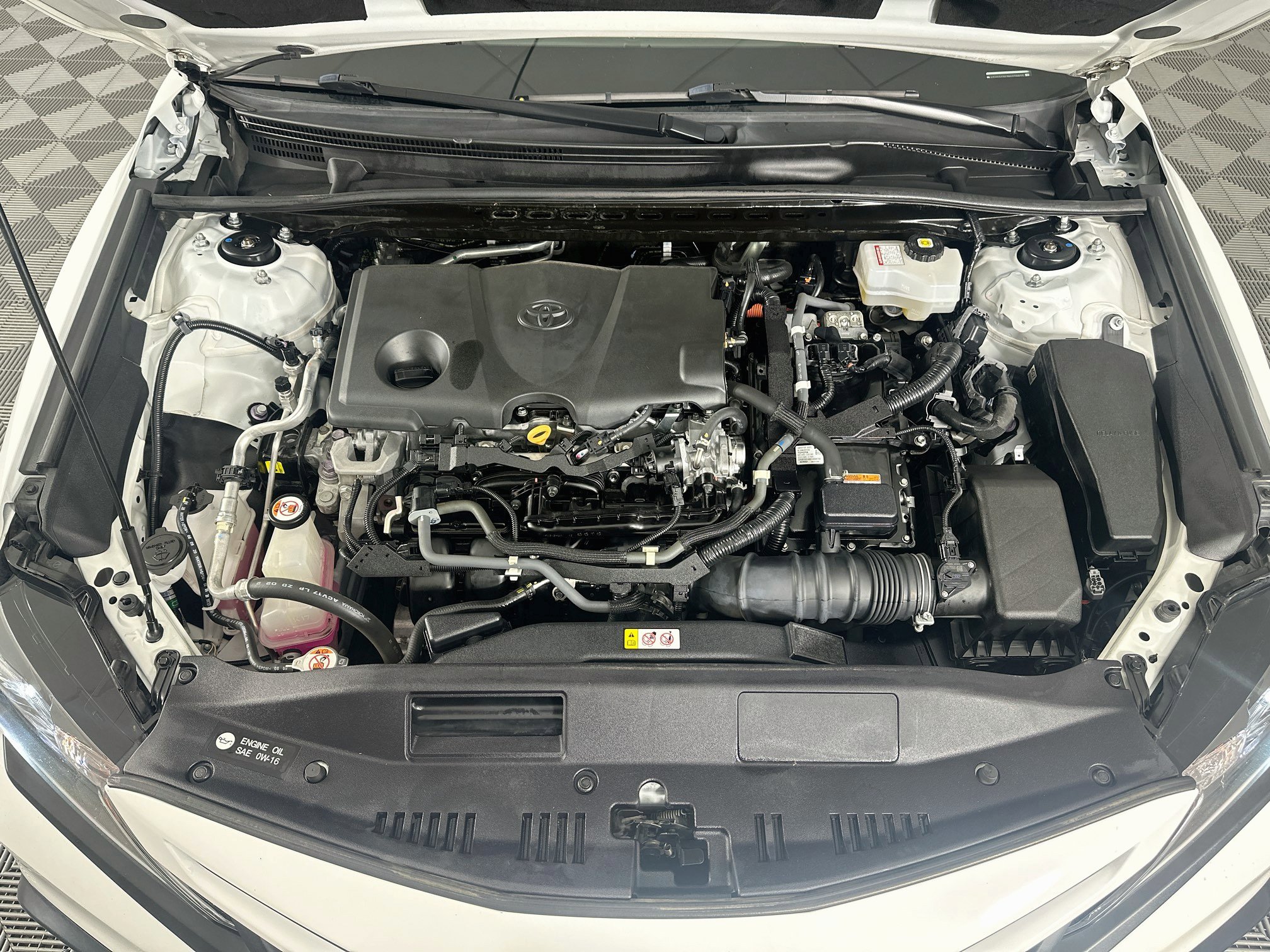Used 2021 Toyota Camry SE w/ Cold Weather Package FWD image 32