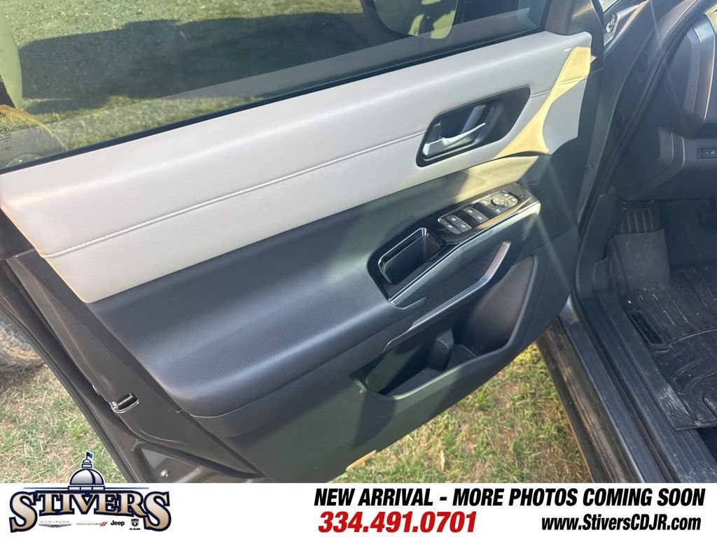 Used 2022 Nissan Pathfinder SL w/ SL Premium Package image 11