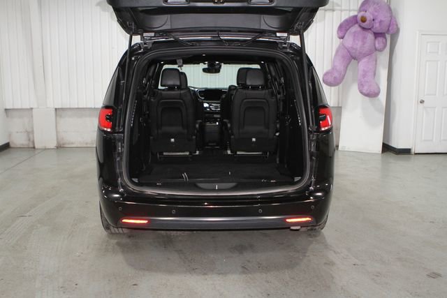 Used 2021 Chrysler Pacifica Touring-L w/ Uconnect Theater Family Group FWD image 32