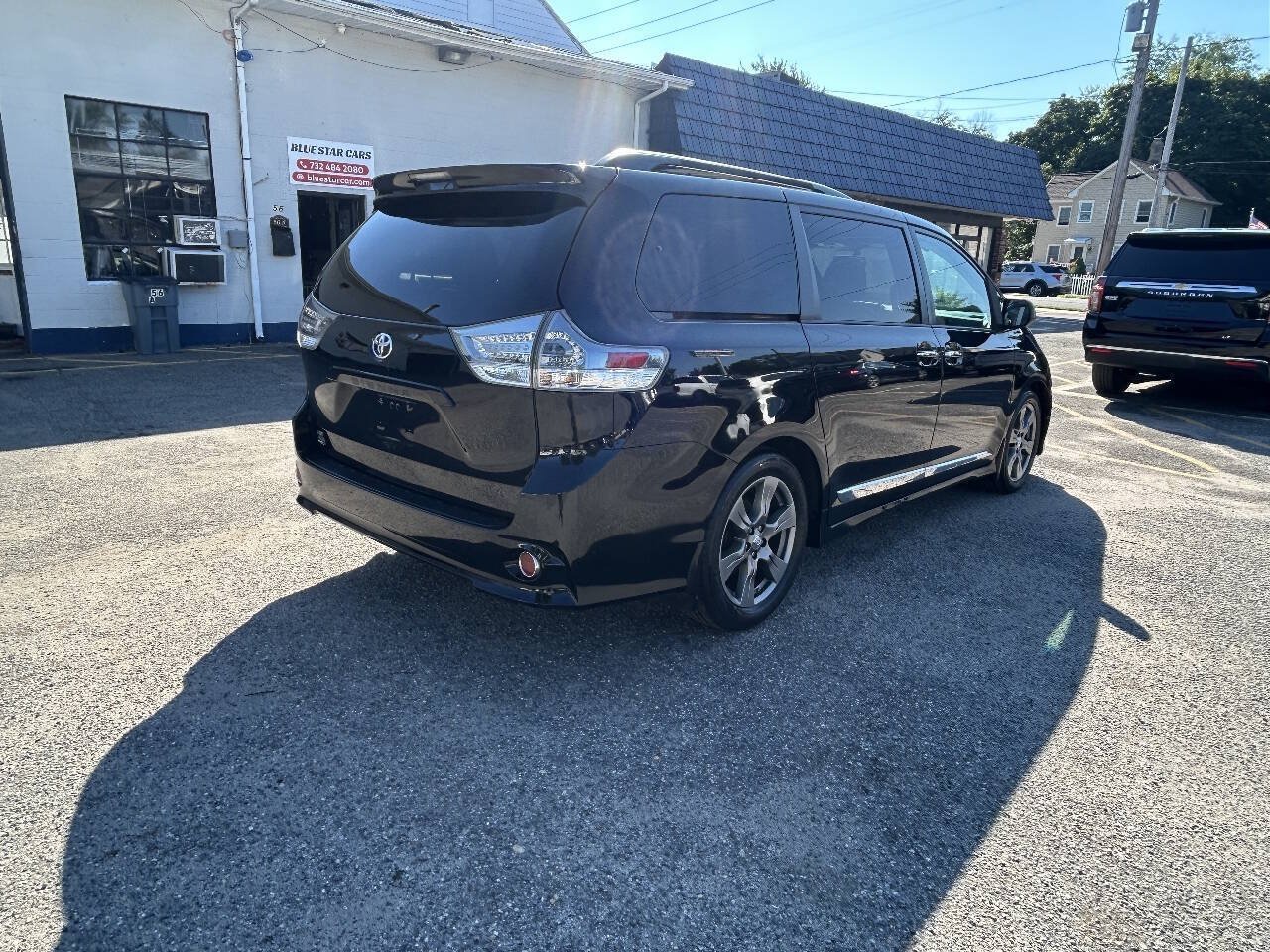 Used 2017 Toyota Sienna SE Premium FWD image 6