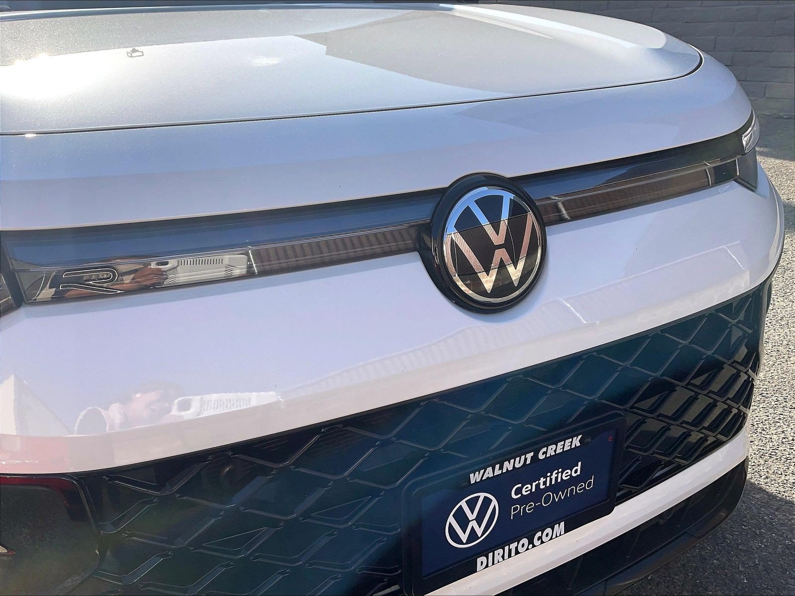 Certified 2025 Volkswagen Tiguan SE R-Line AWD/4WD image 30