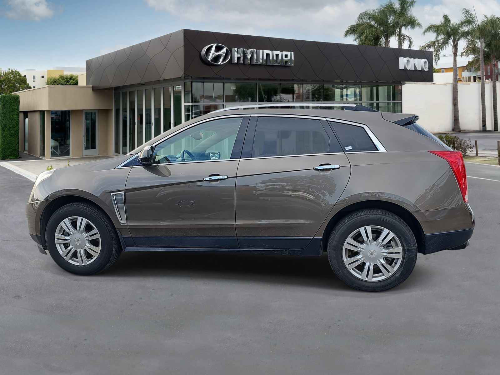 Used 2016 Cadillac SRX Luxury w/ Driver Awareness Package image 6
