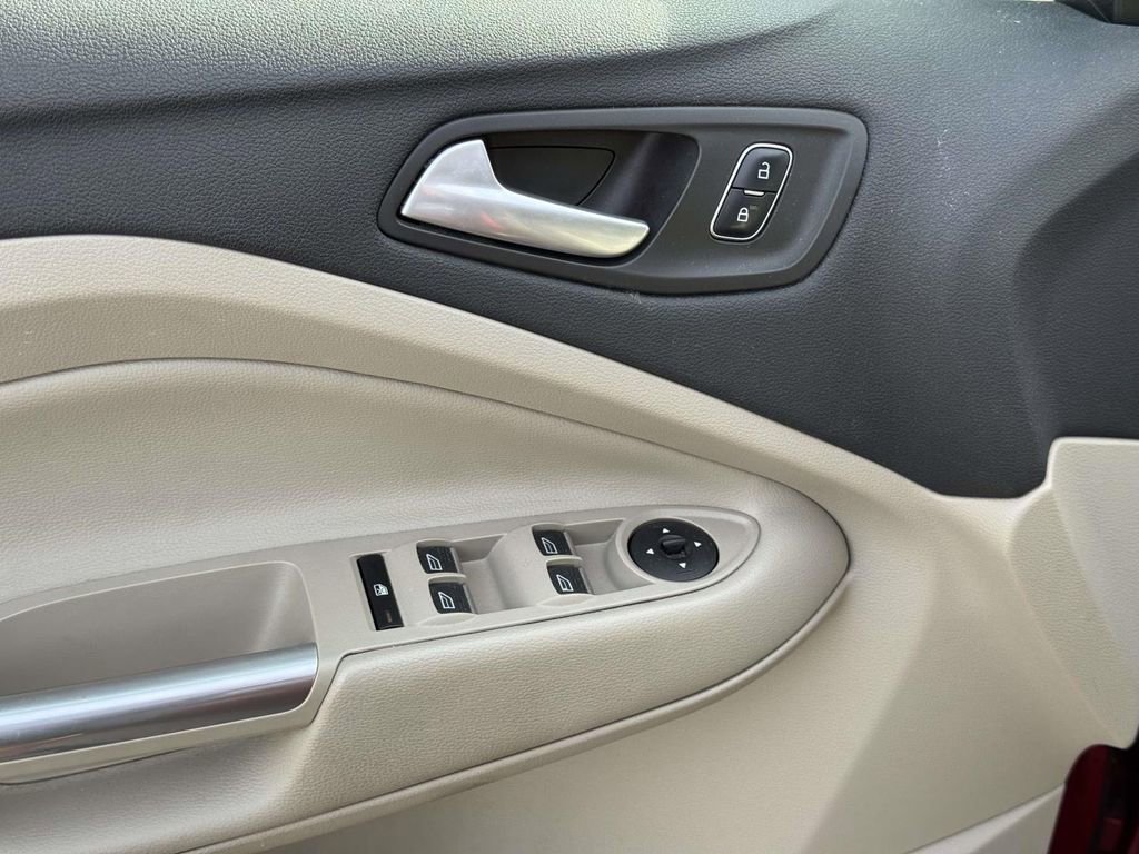 Used 2017 Ford C-MAX Titanium w/ Equipment Group 301A image 17