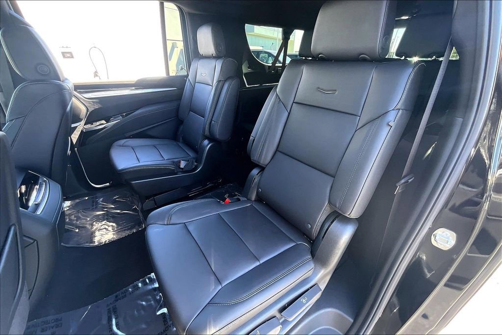 New 2026 Cadillac Escalade ESV 2WD w/ LPO, Floor Liner Package image 27