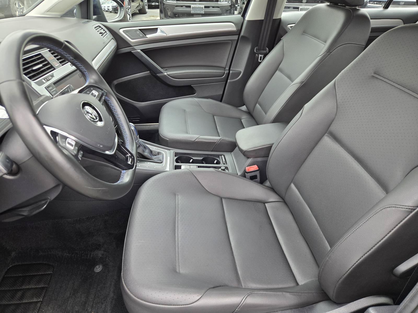 Used 2016 Volkswagen e-Golf SEL Premium w/ Driver Assistance Package FWD image 21