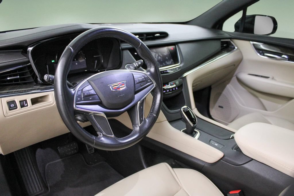 Used 2019 Cadillac XT5 FWD image 2