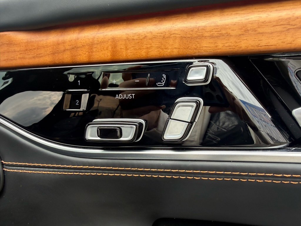 Used 2024 Jeep Grand Wagoneer Series III w/ Rear Seat Video Group 1 image 31