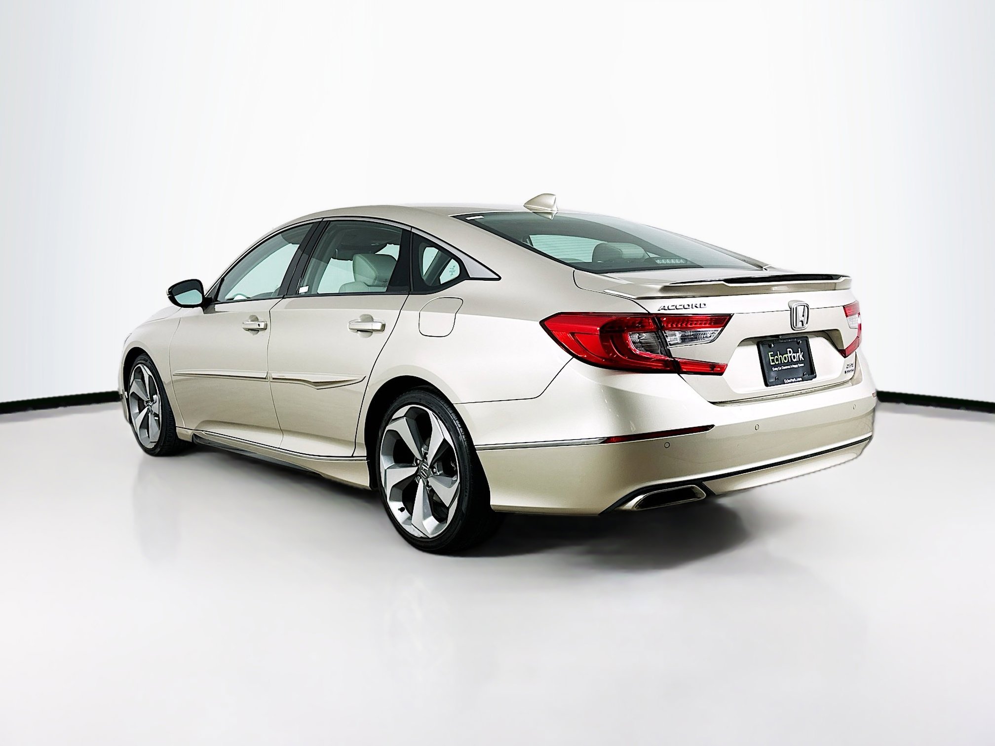 Used 2018 Honda Accord Touring image 5