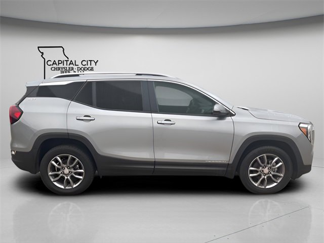 Used 2024 GMC Terrain SLT image 10