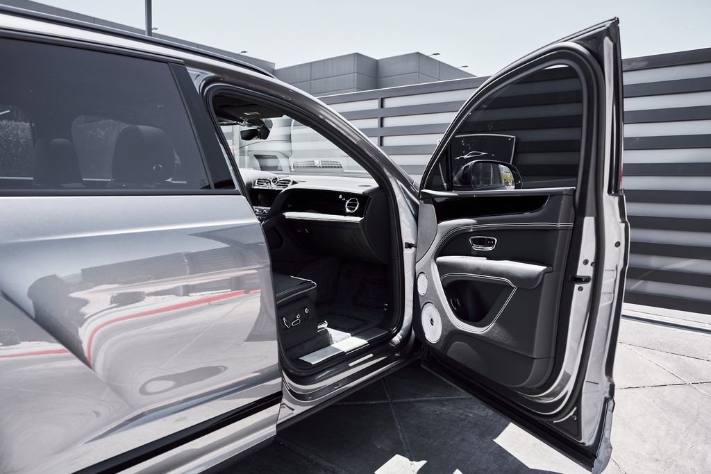 Used 2024 Bentley Bentayga AWD/4WD image 21
