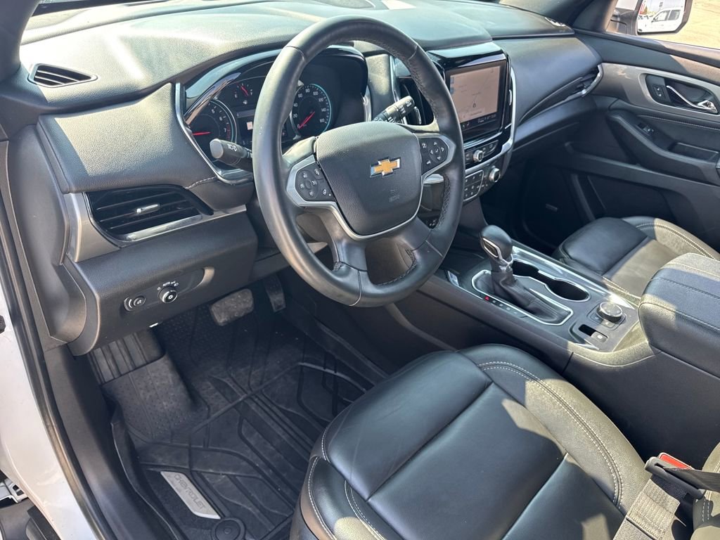 Used 2023 Chevrolet Traverse LT w/ LT Premium Package AWD/4WD image 16