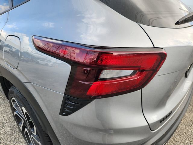 Used 2025 Chevrolet Trax RS w/ Sunroof Package image 7